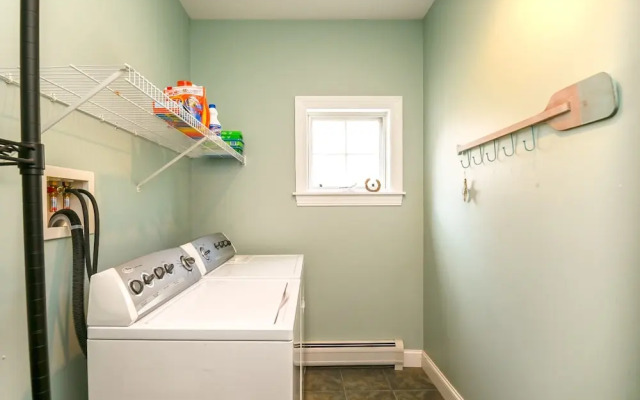 Stunning 5 Bdr, Walk to York Harbor Beach!