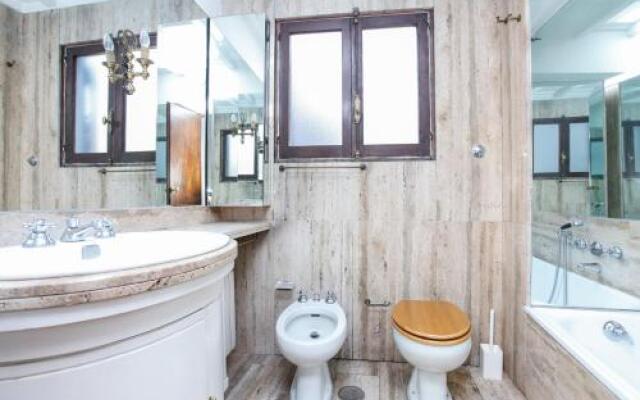 Pantheon Square Family Apartment