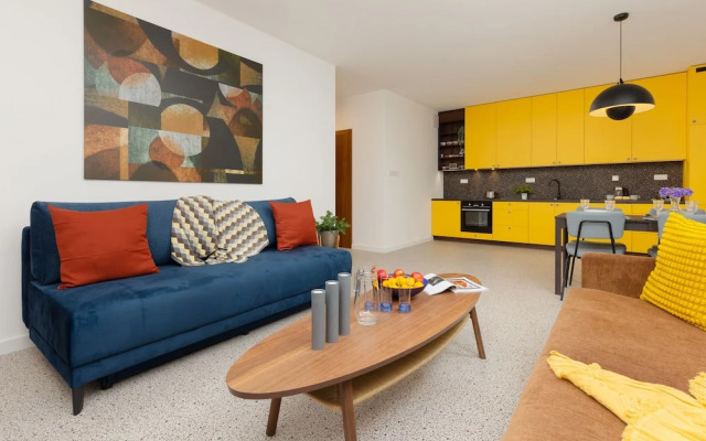 Sunny & Elegant Apartment by Renters