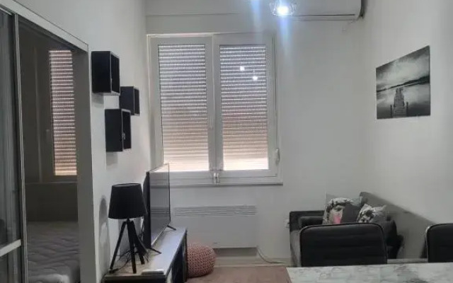 Studio 8