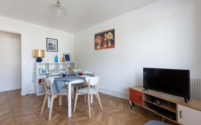 Bright 70m Cosy Near the Beach