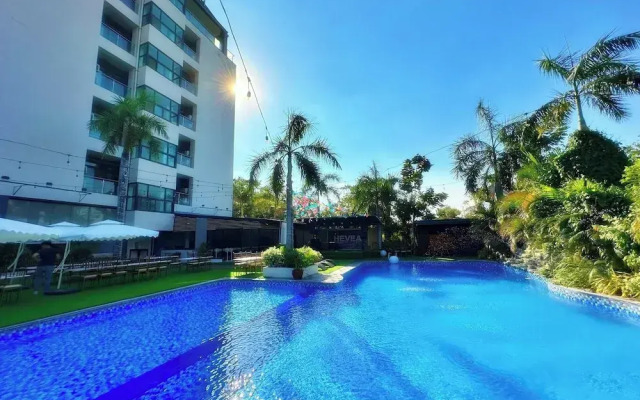 Hevea Hotel & Resort