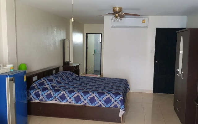 Ons Moeder Restaurant & Guesthouse - 5 (50 meters to the beach)
