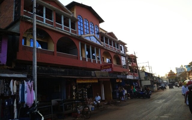 Iroomz Savitri Guest House