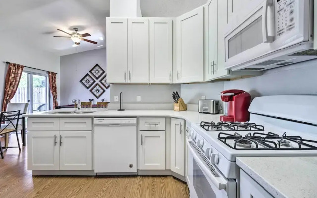 Charming Kissimmee Retreat w/ Pool & Lanai!