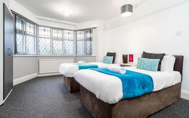 Family Home With Garden in Prime Birmingham Location