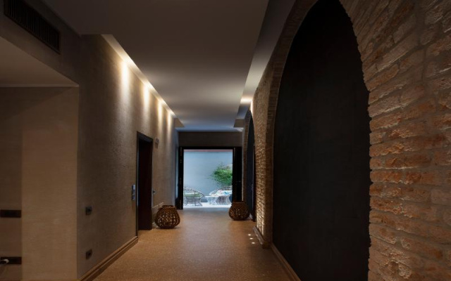 Aqua Apartments