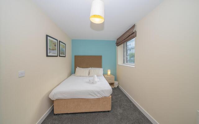 SLEEP 8  Morden 4bed TOWNHOUSE NEXT TO BRIGHTON STATION