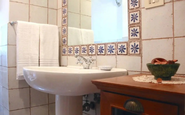 Ethnic Apt in Testaccio's Heart, Serviced by Hostmaker