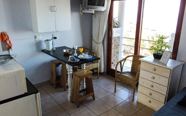 Amzee Bokmakierie Guest House
