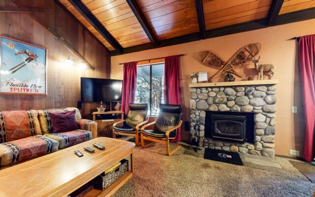 Horizons 4 186 Centrally Located, Spacious Mammoth Home With Cozy Fireplace by Redawning