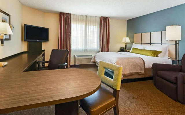Candlewood Suites Kansas City-Overland Park