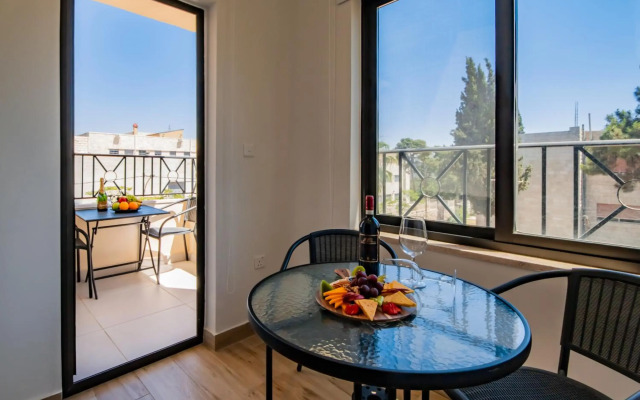 Canary Hotel