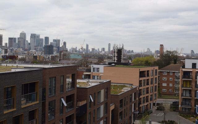 1 Bedroom Flat With a Balcony View of the Shard