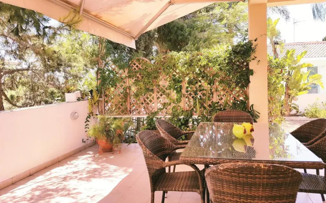 Med View Bungalows