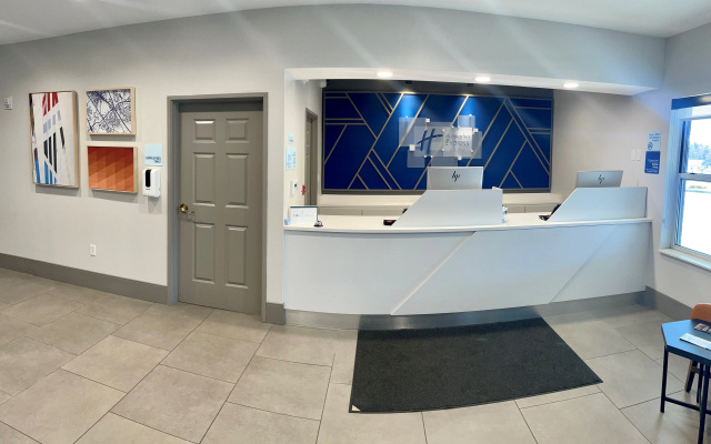 Holiday Inn Express & Suites Marquette by IHG