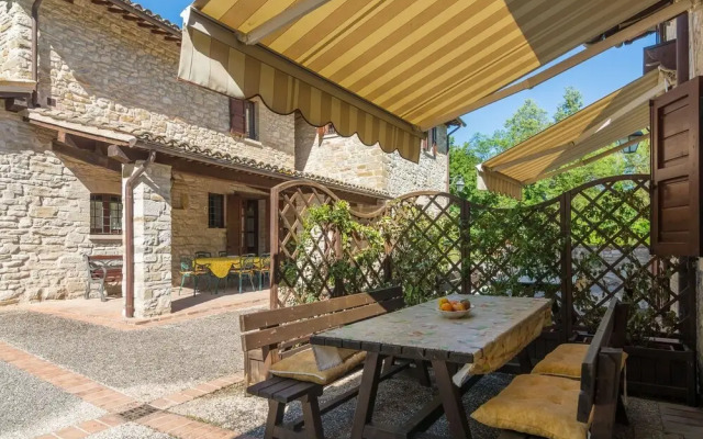 Estate With 5 Apartments, Swimming Pool, Large Garden