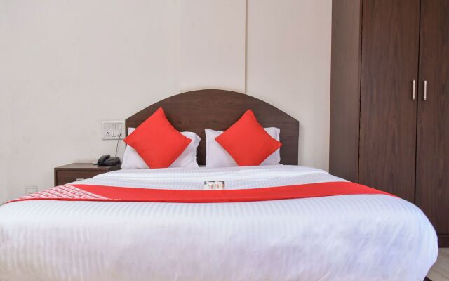 OYO 12854 Hotel Sahara Inn