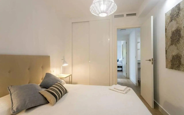 New San Juan beach apartment with AC