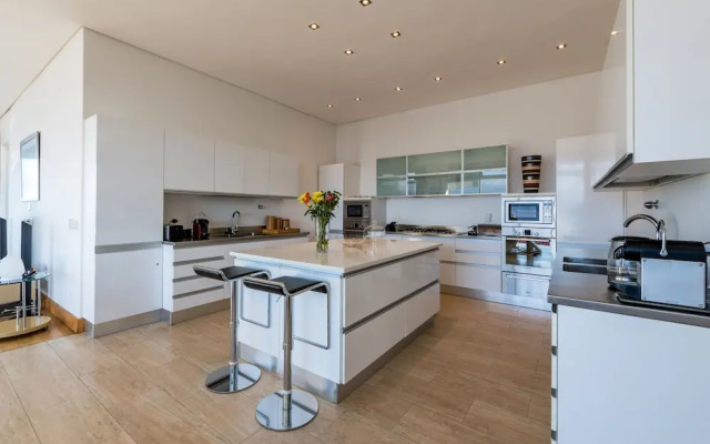 PENTHOUSE 230m2 ON THE SEA