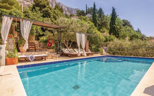 Amazing Home in Mimice With Wifi and 4 Bedrooms