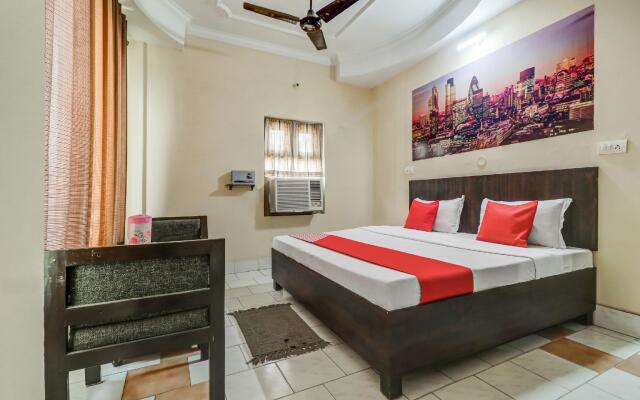 OYO 82578 Hotel Giridhar