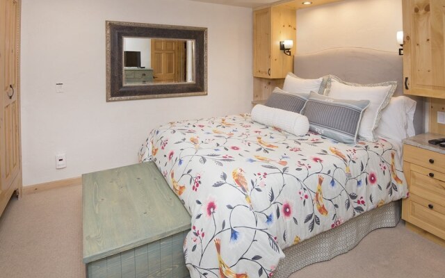 Village Center Condo 1G