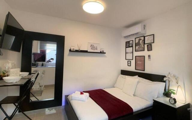 Studio Room, Room A, totally independent.