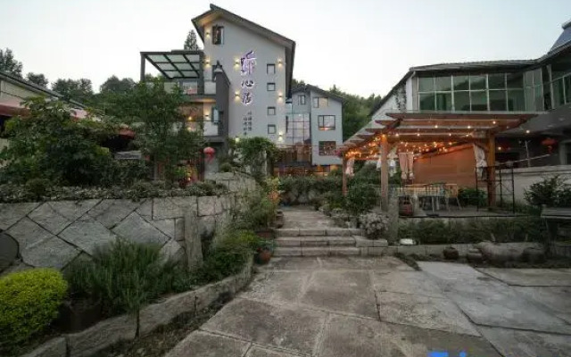 Anji Man Tun Ting Xin Shan Ye Xing Guang~Parent Child Vacation Homestay