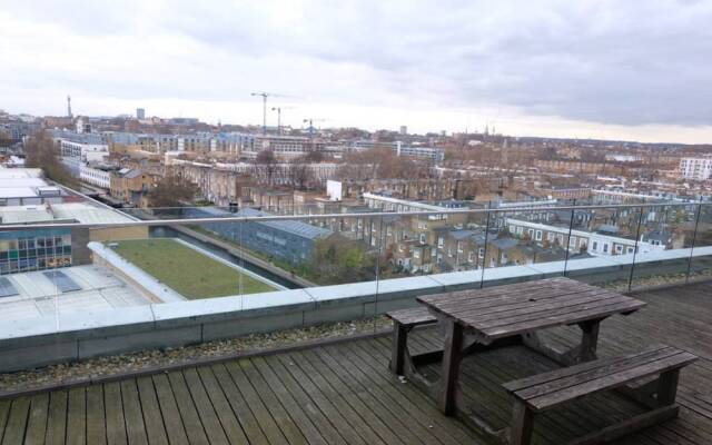 Stunning Apartment With Views Across London