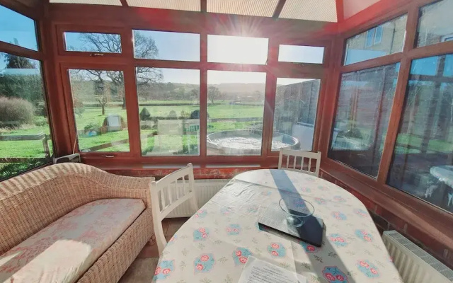 The Victorian Barn self catering holidays with pool & hot tubs