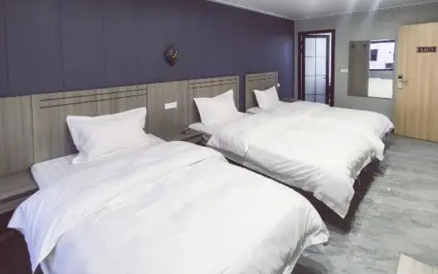 Mengzhou Longfeng Hotel
