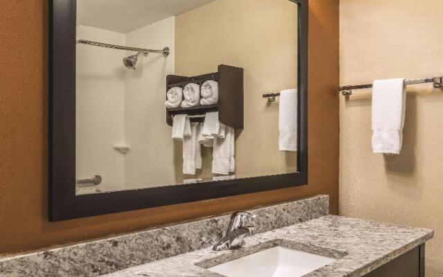 La Quinta Inn And Suites Knoxville Central Papermill