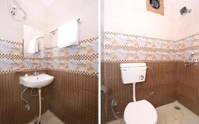 OYO 13119 Hotel Skydeep