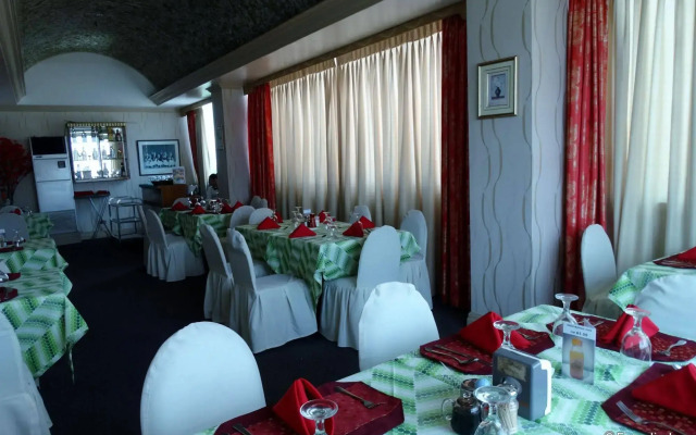 Orange Grove Hotel