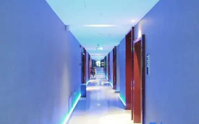 Yi Cheng Hotel (Xinbai Square Subway Station Store, Shijiazhuang)