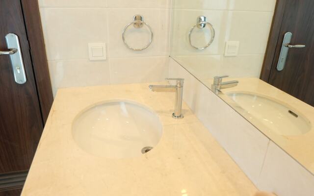 Luxury Spacious St Moritz Presidential Puri