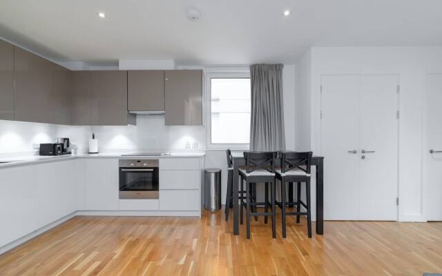Stunning 3BR Flat in East Village W/balcony, Fits 9