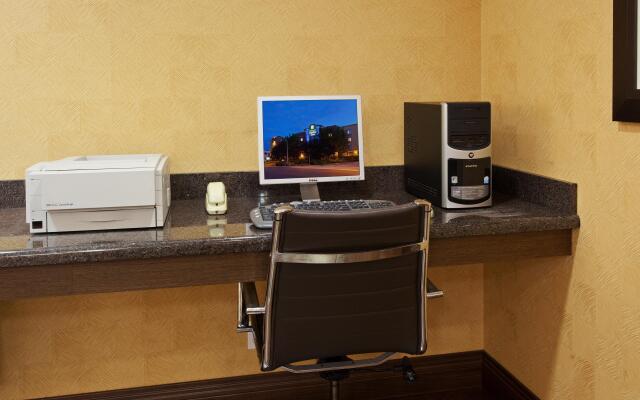 Holiday Inn Express Suites Belmont by IHG