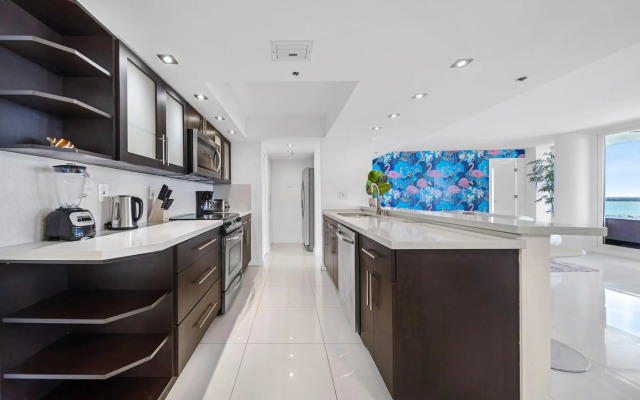 Bayfront Gem With Balcony and Pool