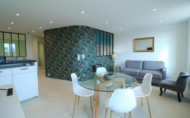 LUMINEUX 3 PIECES RENOVE FACE AU PORT l! A2B218