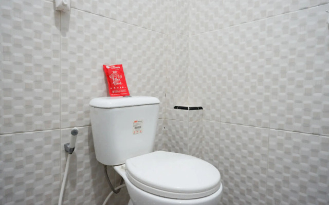 RedDoorz Syariah Near Gerbang Toll Manyaran