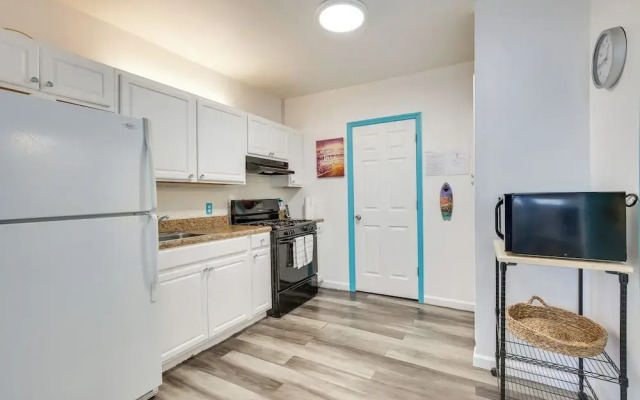 Hollywood Beach Bungalow Near Golf: Pets Welcome!