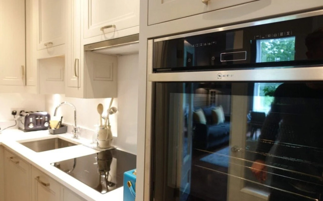 Renovated 1 Bedroom Apartment