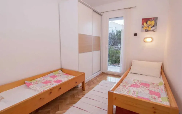 Apartment 5 km From Trogir's Center