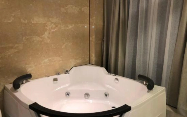 zhejinfengqing hotel