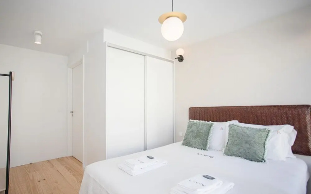 Liiiving-Modern & Glam Rooftop Apartment