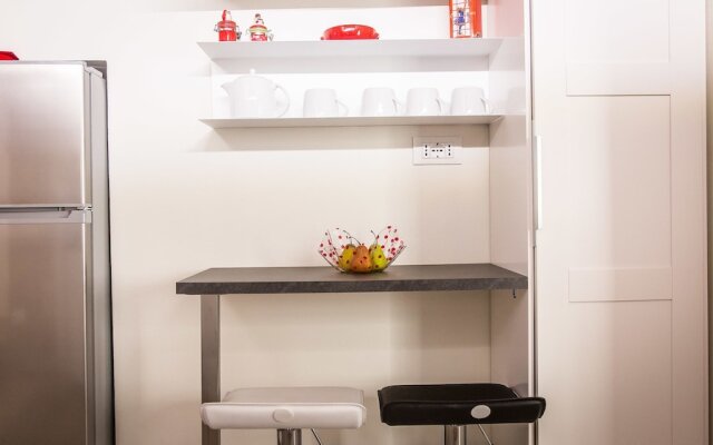 Rental In Rome Trastevere White Apartment