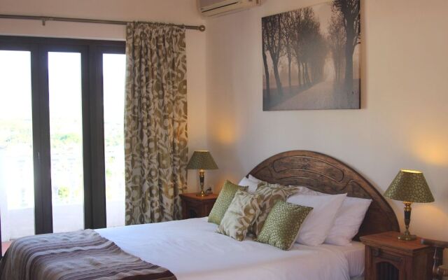 Hostal Avalon