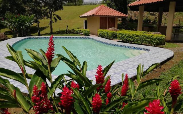 Nakury House, condominium with pool, WIFI